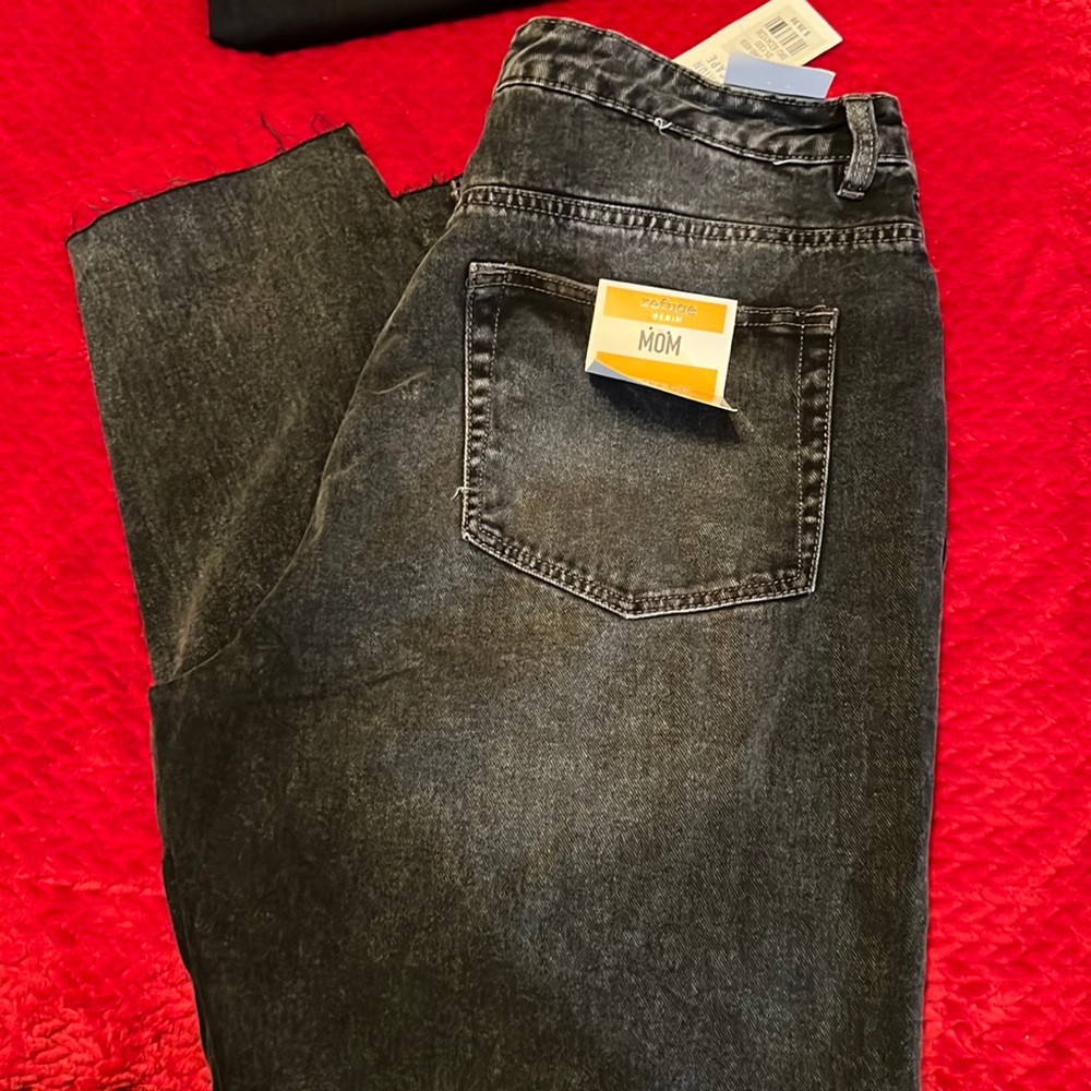 Black mom jeans